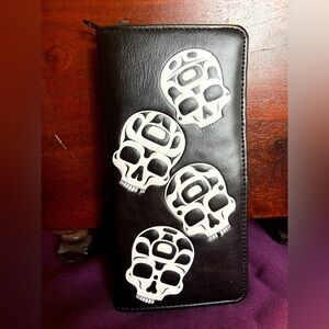 Woman’s Wallet Large : Skulls